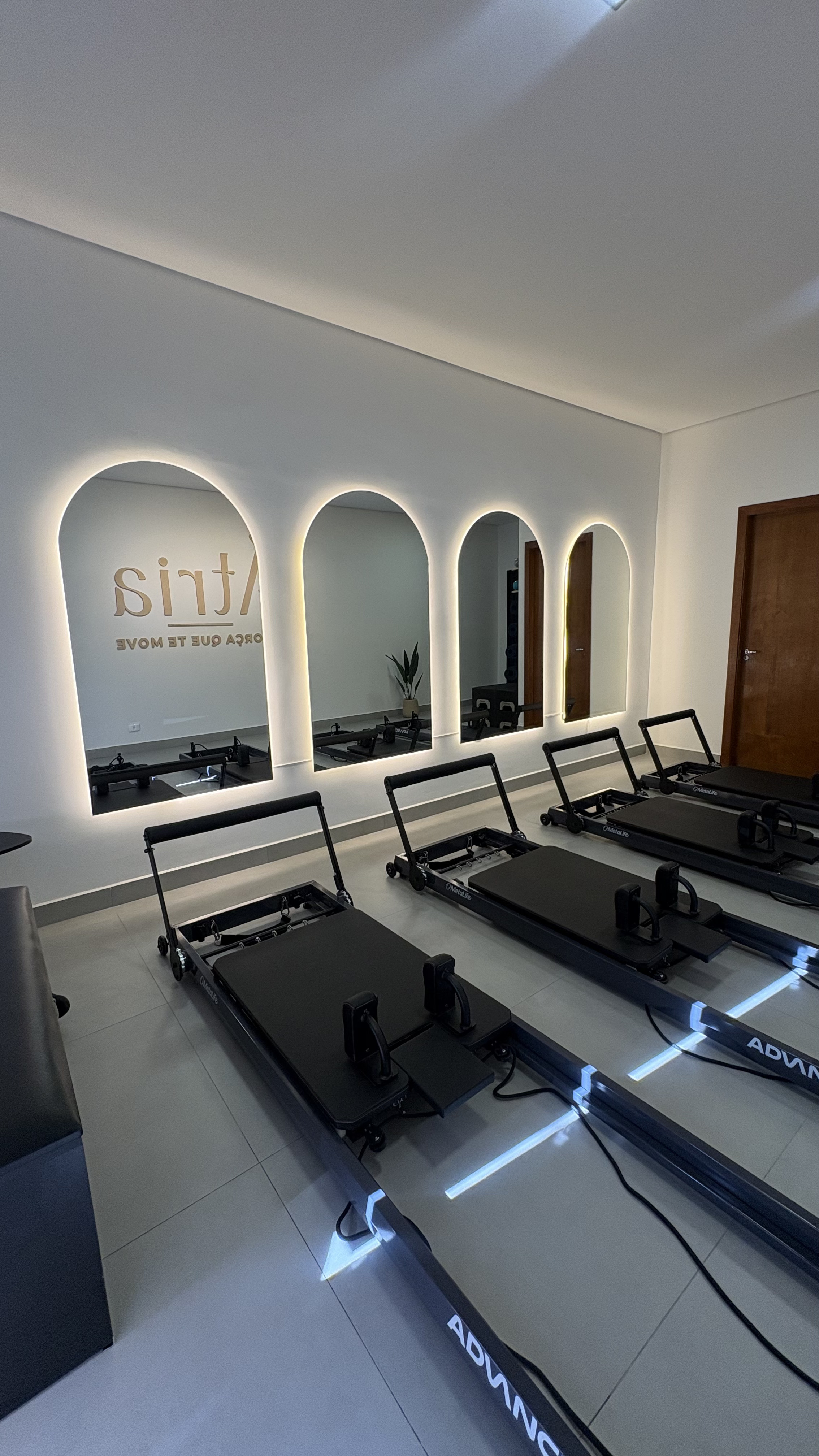 Sala do Átria Pilates Studio com equipamentos Reformer Class